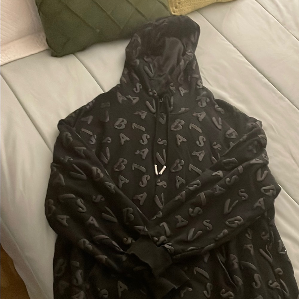 Valabasas Embossed all over print